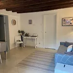 Black & White Home, An Oasis In The City Center