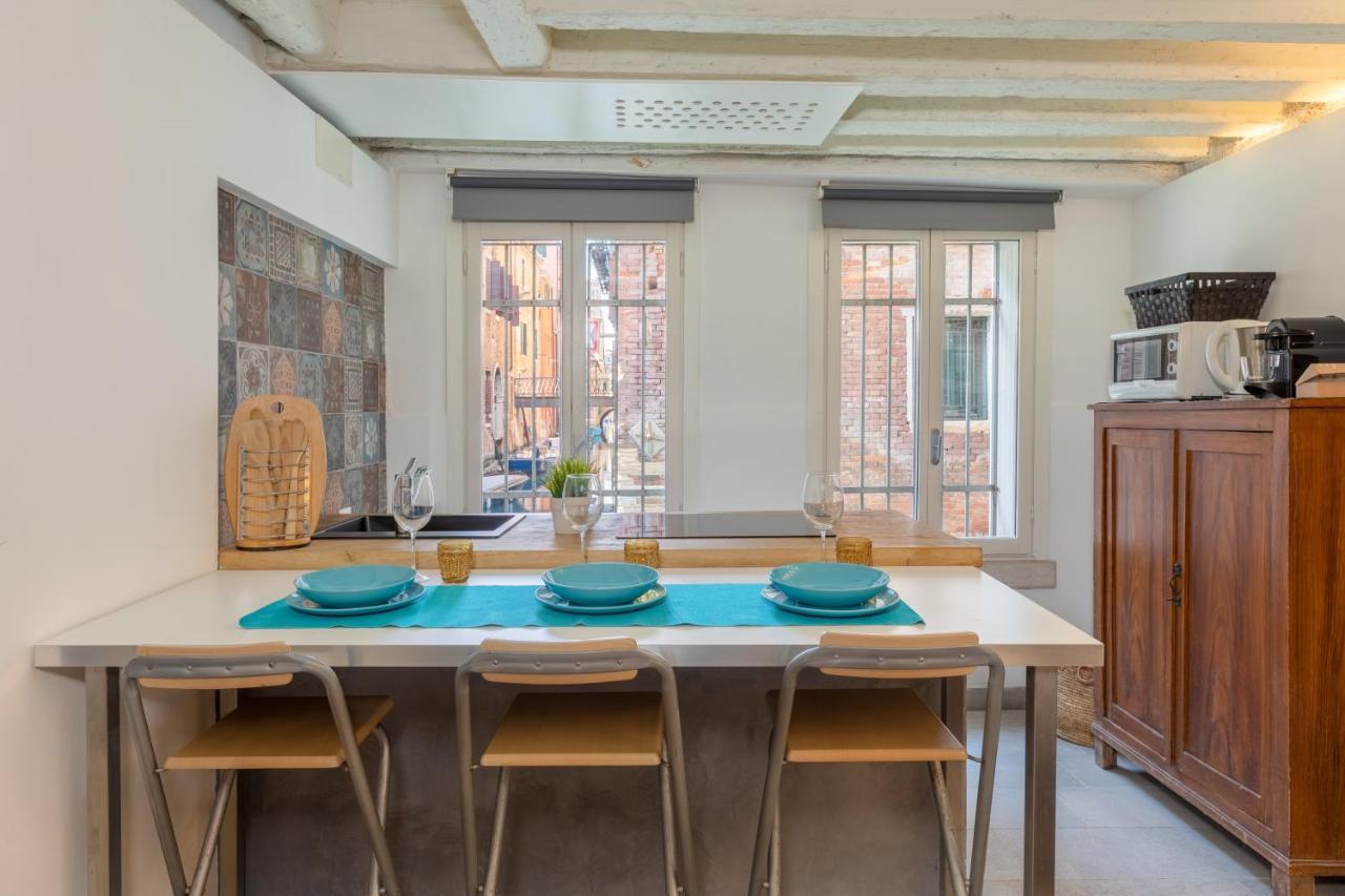 Ramo Del Teatro Canal View Apartment