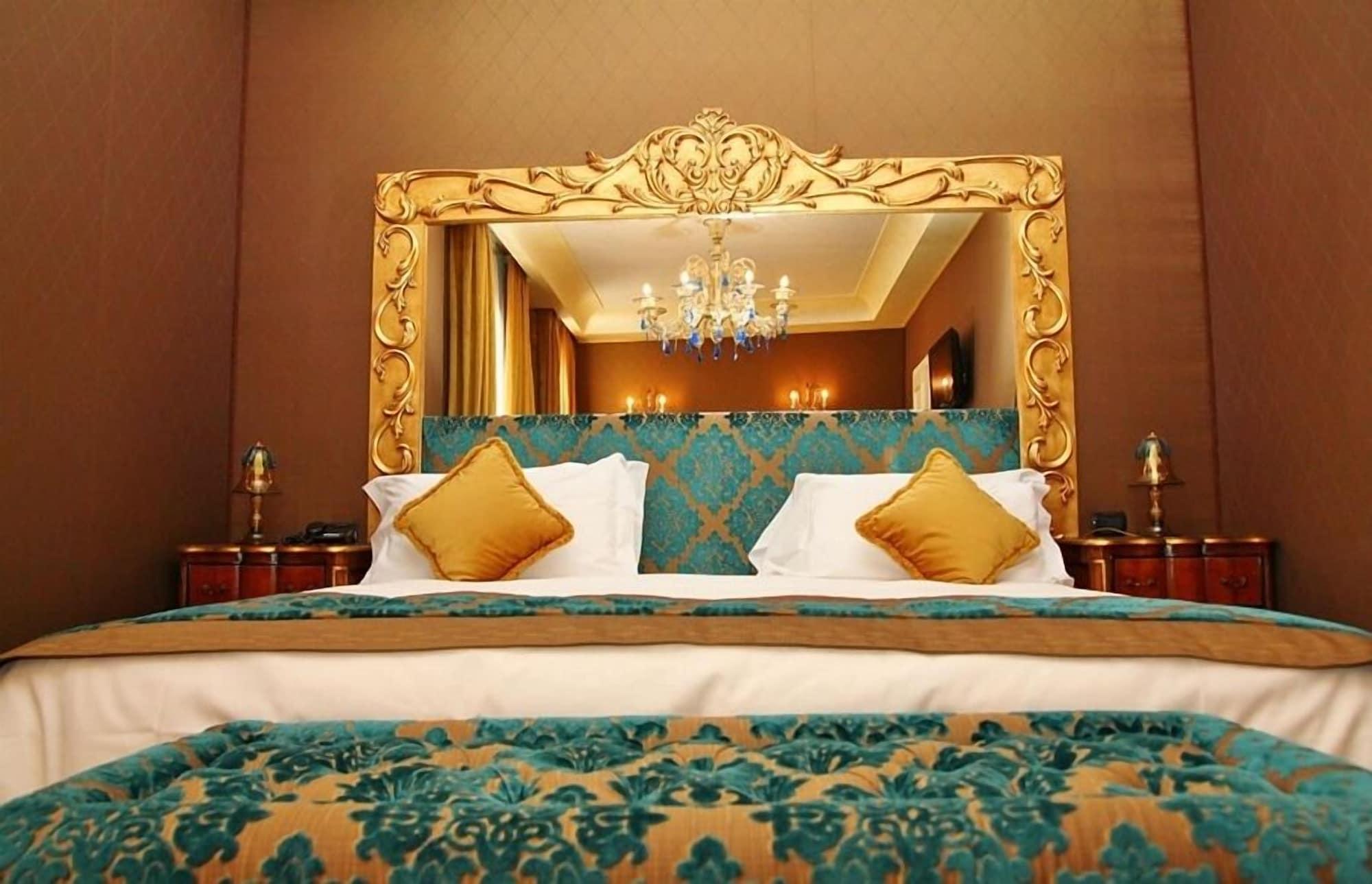 Hotel Pesaro Palace 4*