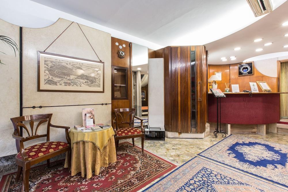 Hotel Ambassador Tre Rose