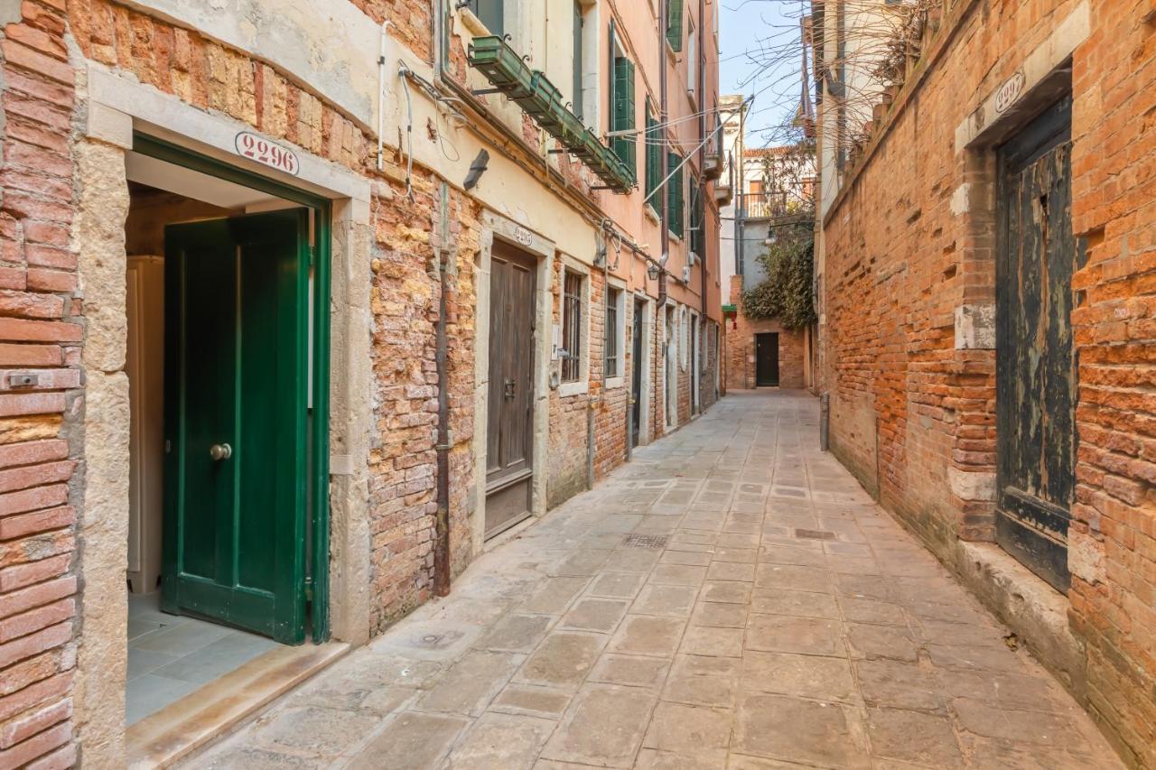 Apartment Ramo Del Teatro Canal View