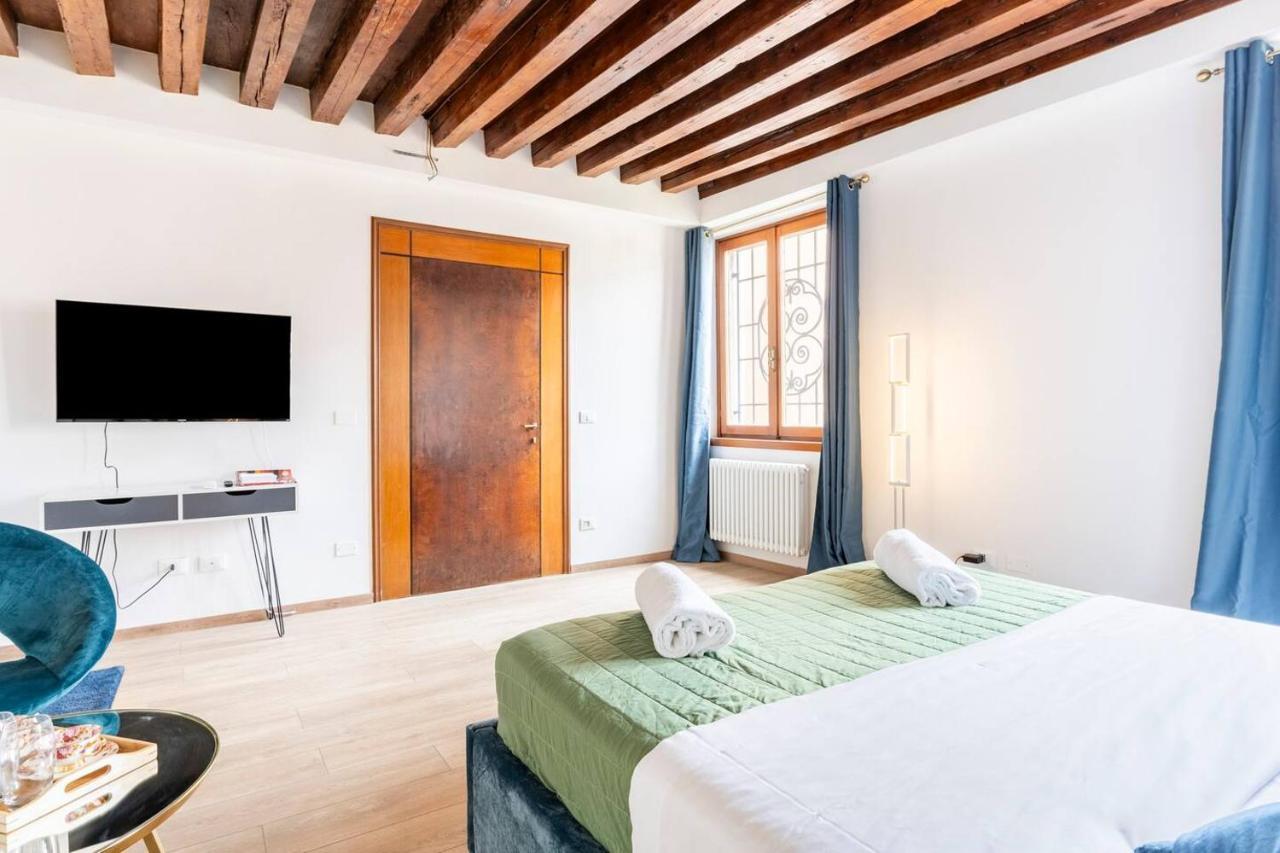 Couette-café Luxury Suites *
