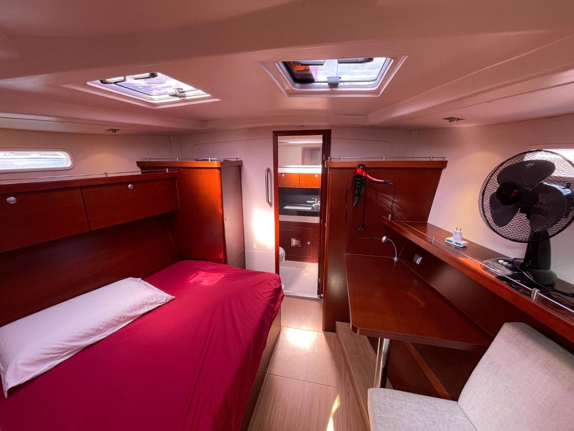 Botel Venice Boat Tour With Aperitif And Music Included On A Sailing Boat Venezia