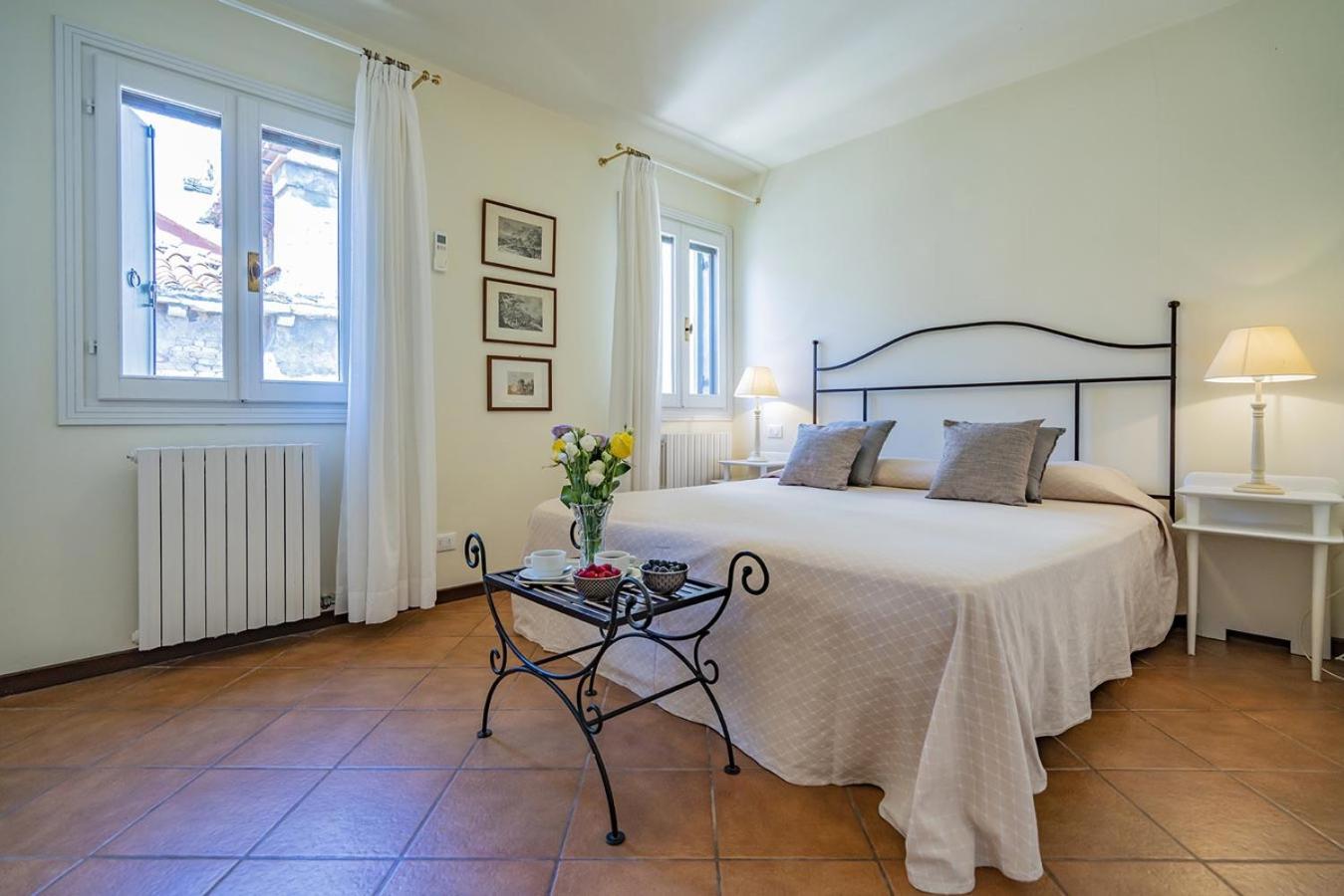 Lo Squero 3 With Balcony In Dorsoduro * Venise