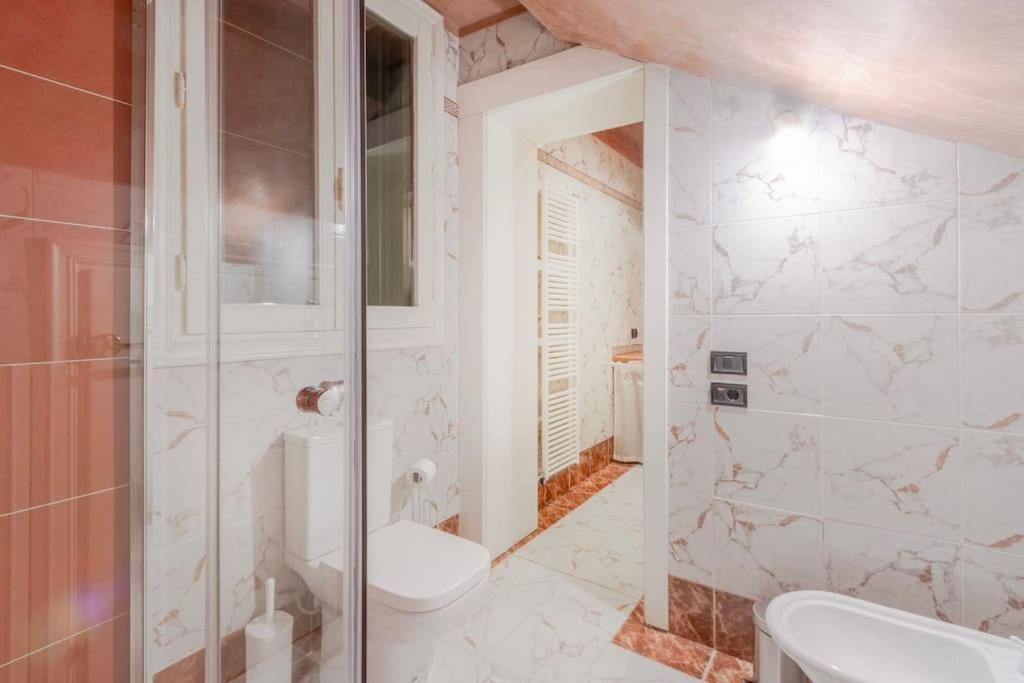 Canal View Luxury Heritage Retreat 2 Bedroom Venezia