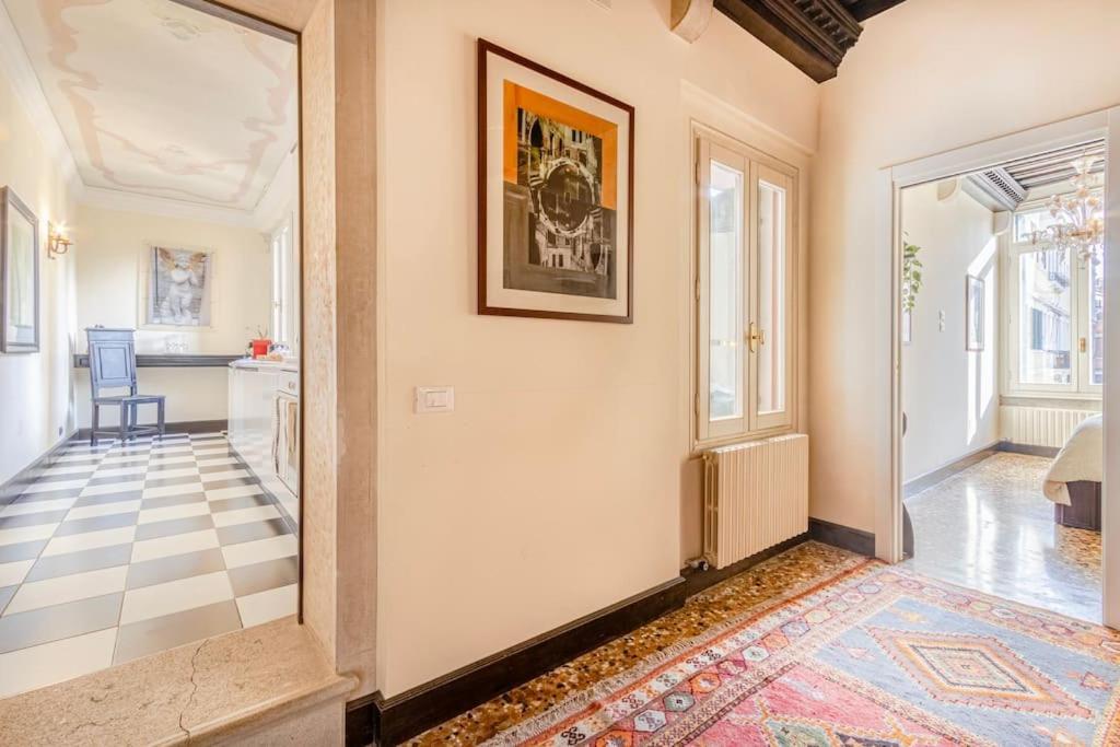 Appartamento Canal View Luxury Heritage Retreat 2 Bedroom Venezia