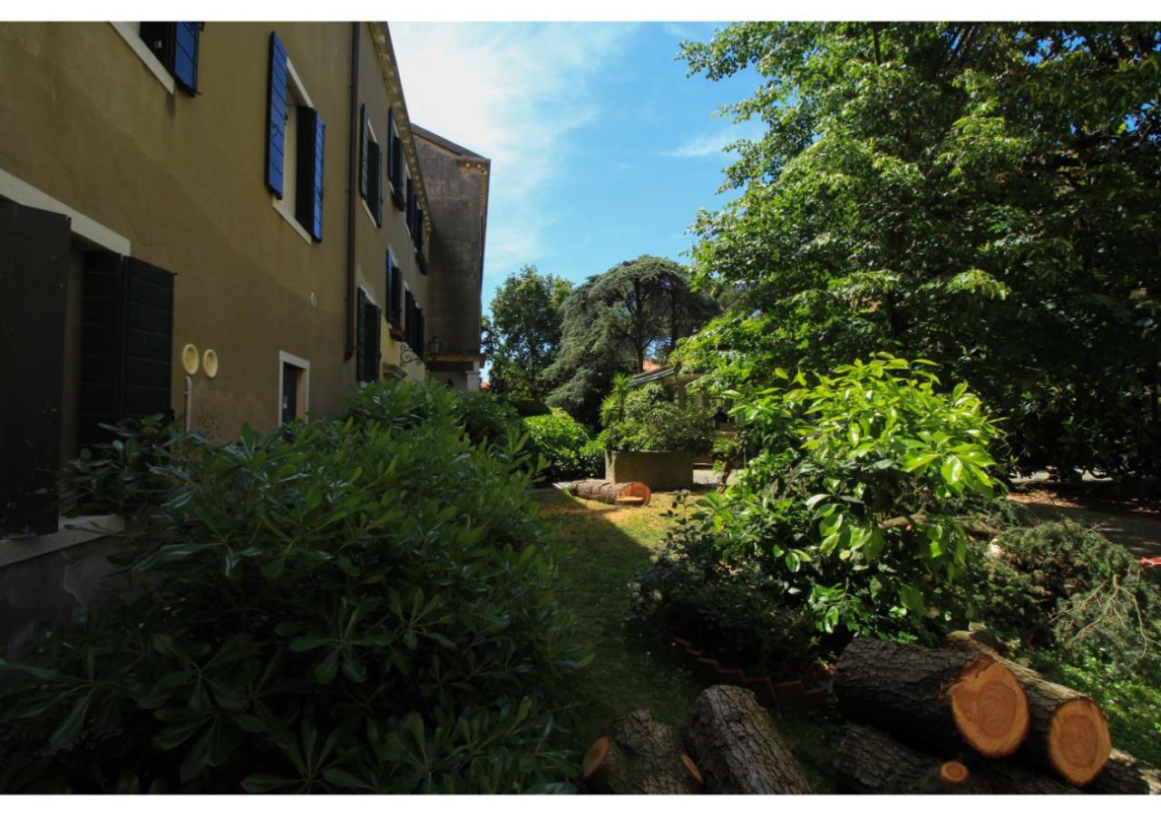 Canal-view, In Appartamento