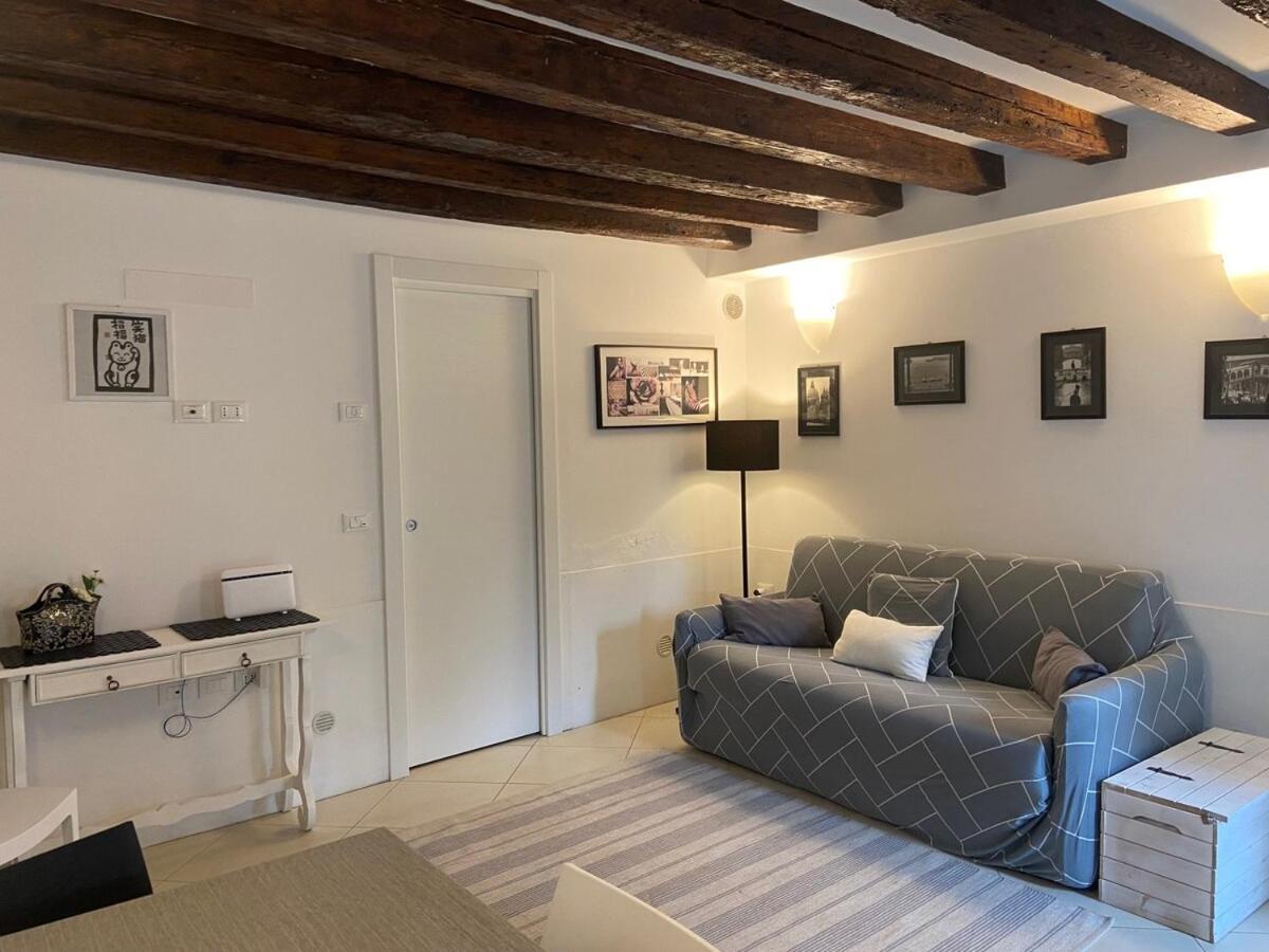 Black & White Home, An Oasis In The Center Apartment *