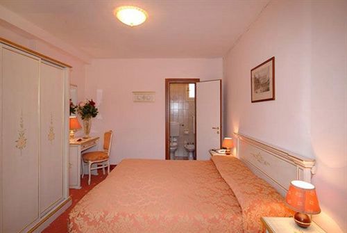 Hotel Ambassador Tre Rose Venedig