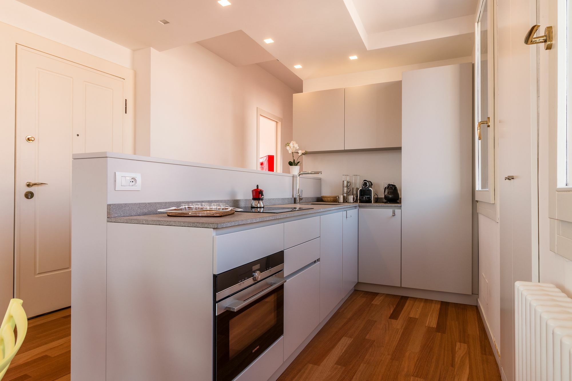 20 Windows On Appartement Venise