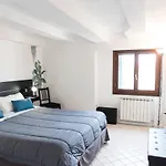 Lion Rooftop Apartments Venice Novita\'