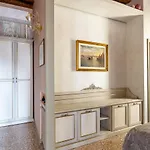 Ca\' Cappello Venice Apartment 1 With Canal View