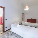 Maurizio House - Near The Train Station