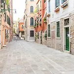 Dream\'S Door With Canal View In Venice