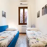 Just Urban Stays - Castello 5067 Boutique Apartment