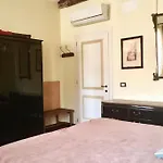 Appartamento Con Terrazza Centrale Ed Accogliente