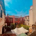 Appartamento Con Terrazza Centrale Ed Accogliente