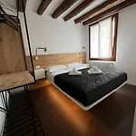 Venice Luxury Suite - Private Jacuzzi And Design
