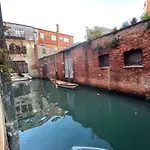 Ca\'Antica Sinagoga - Venice Canal Front Apartment