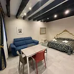 Ca\'Antica Sinagoga - Venice Canal Front Apartment