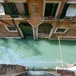 San Polo Canal View Apartments By Wonderful Italy