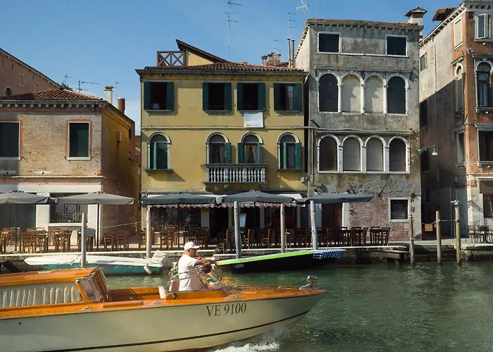 Casa Virginia Direct At The Canal Cannaregio With Own Roof Terrace