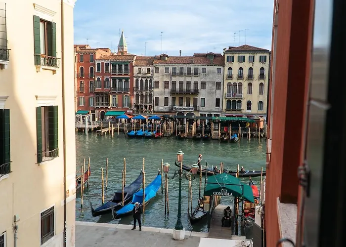 Rialto Deluxe Grand Canal View R&R