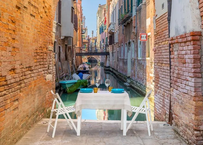 Ramo Del Teatro Canal View