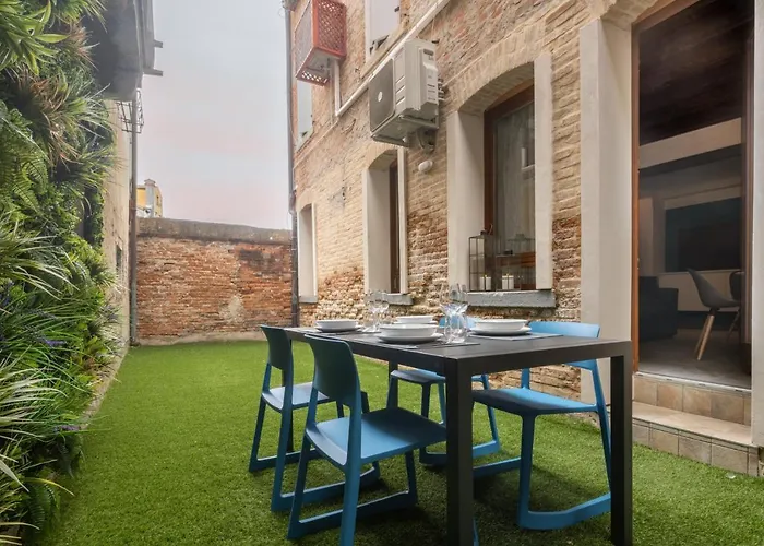 Castello Apartment With Garden R&R