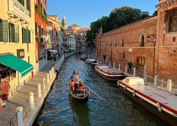 Venice Luxury Suite - Private Jacuzzi And Design
