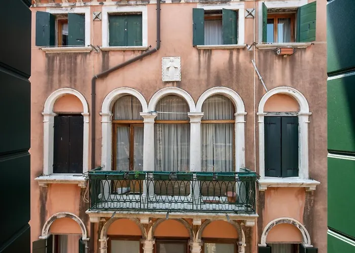 San Polo Canal View Apartments By Wonderful Italy