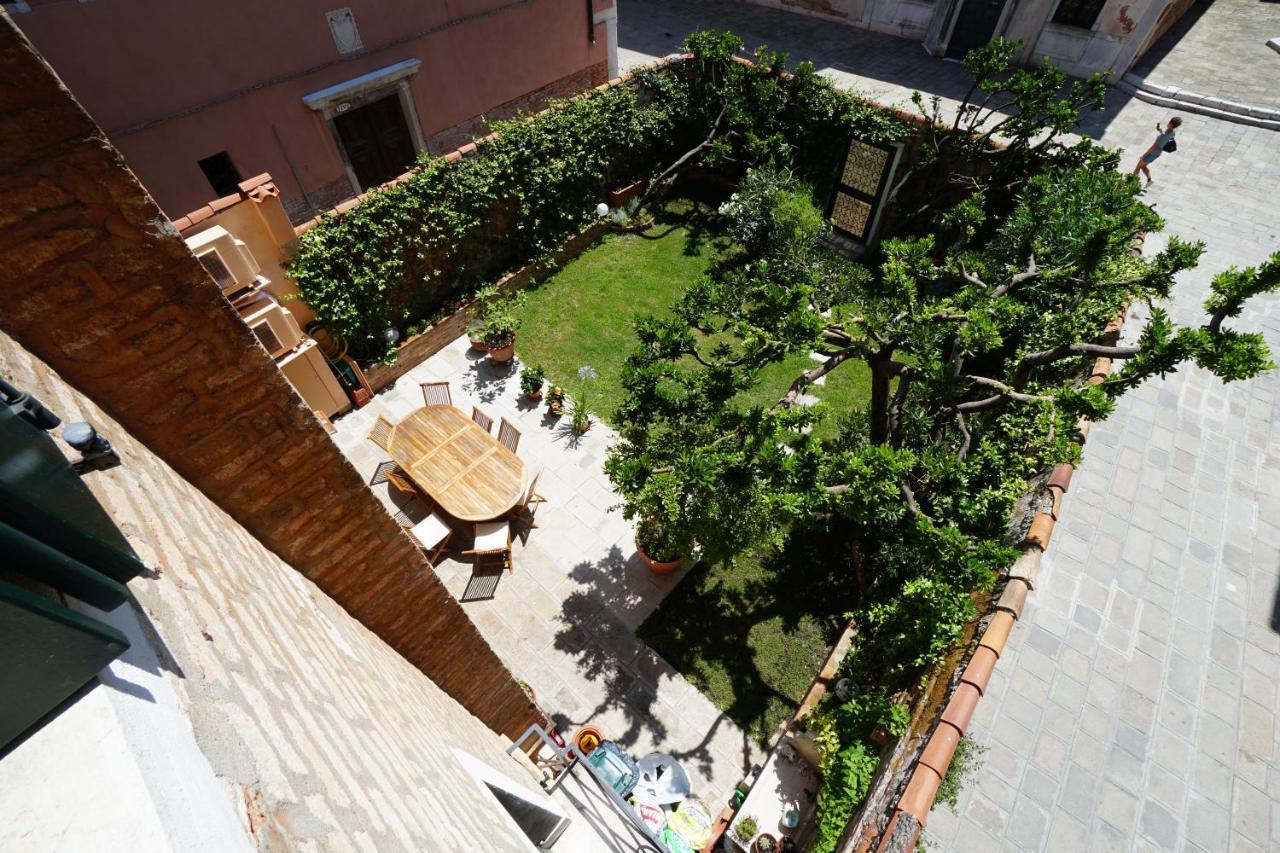 P 1779 Bed & Breakfast *