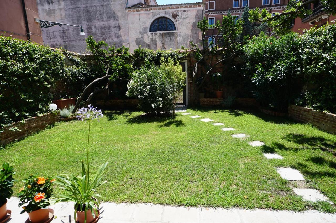 P 1779 Bed & Breakfast