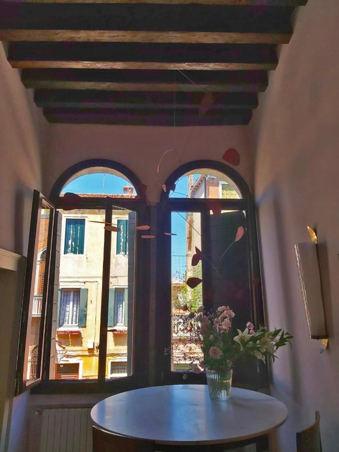 Gorgeous Venetian With Canal View Venedig