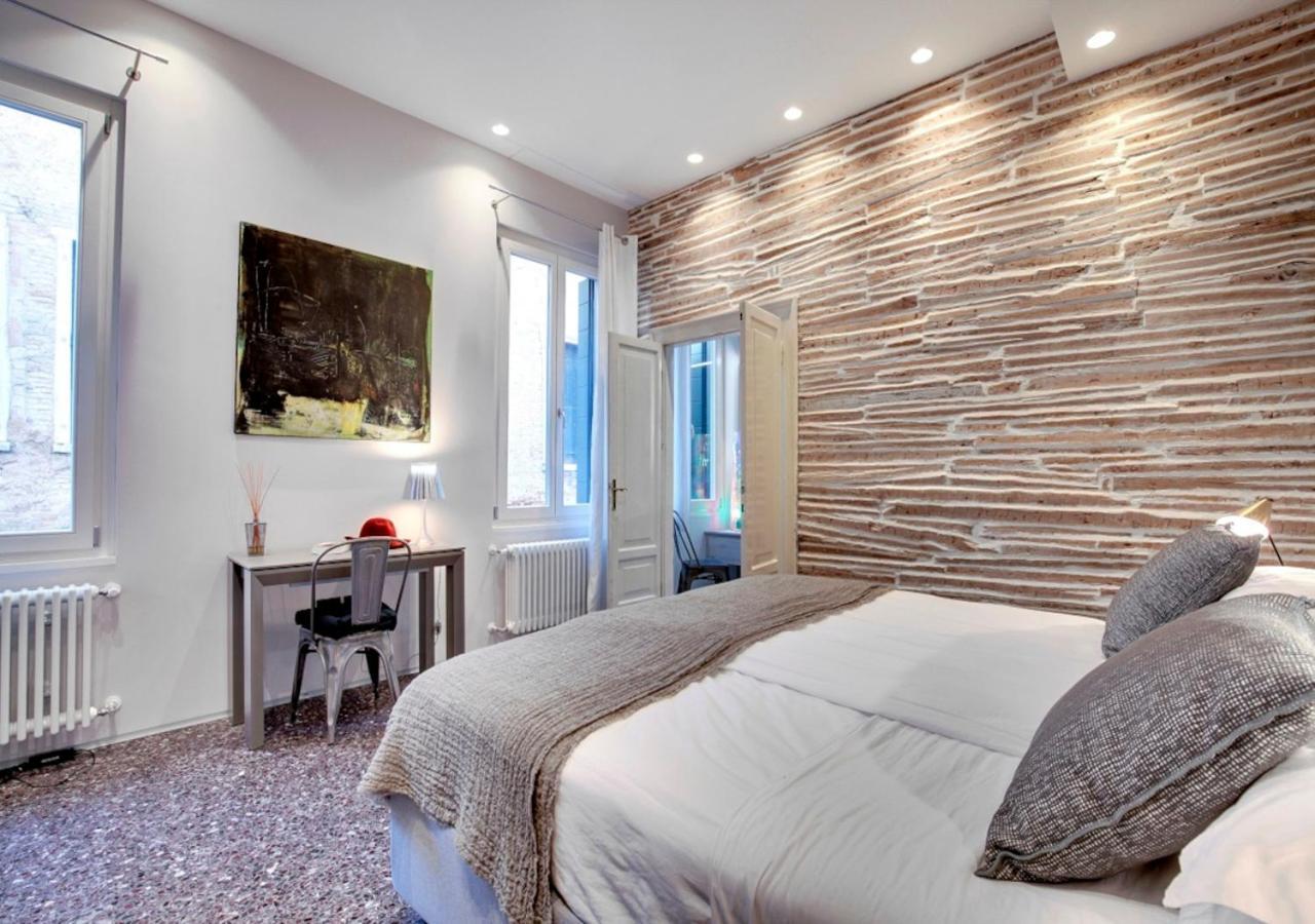 Stunning Modern In The Heart Of Apartment *