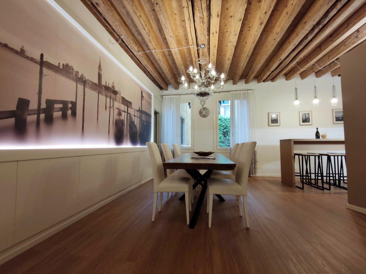 Deluxe 3 Bedrooom Flat In Rialto Venetië