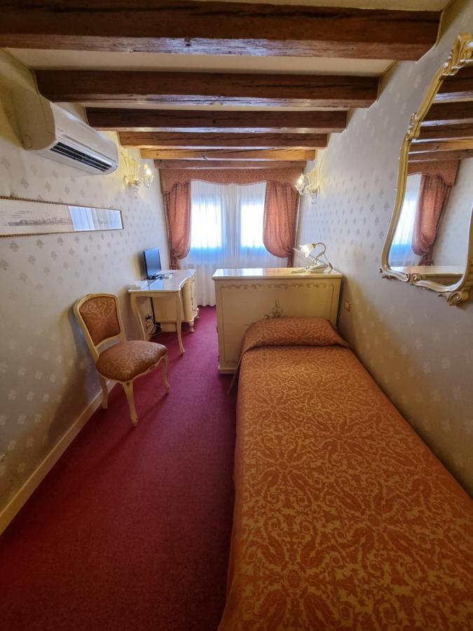 Al Leon Bed & Breakfast 3*