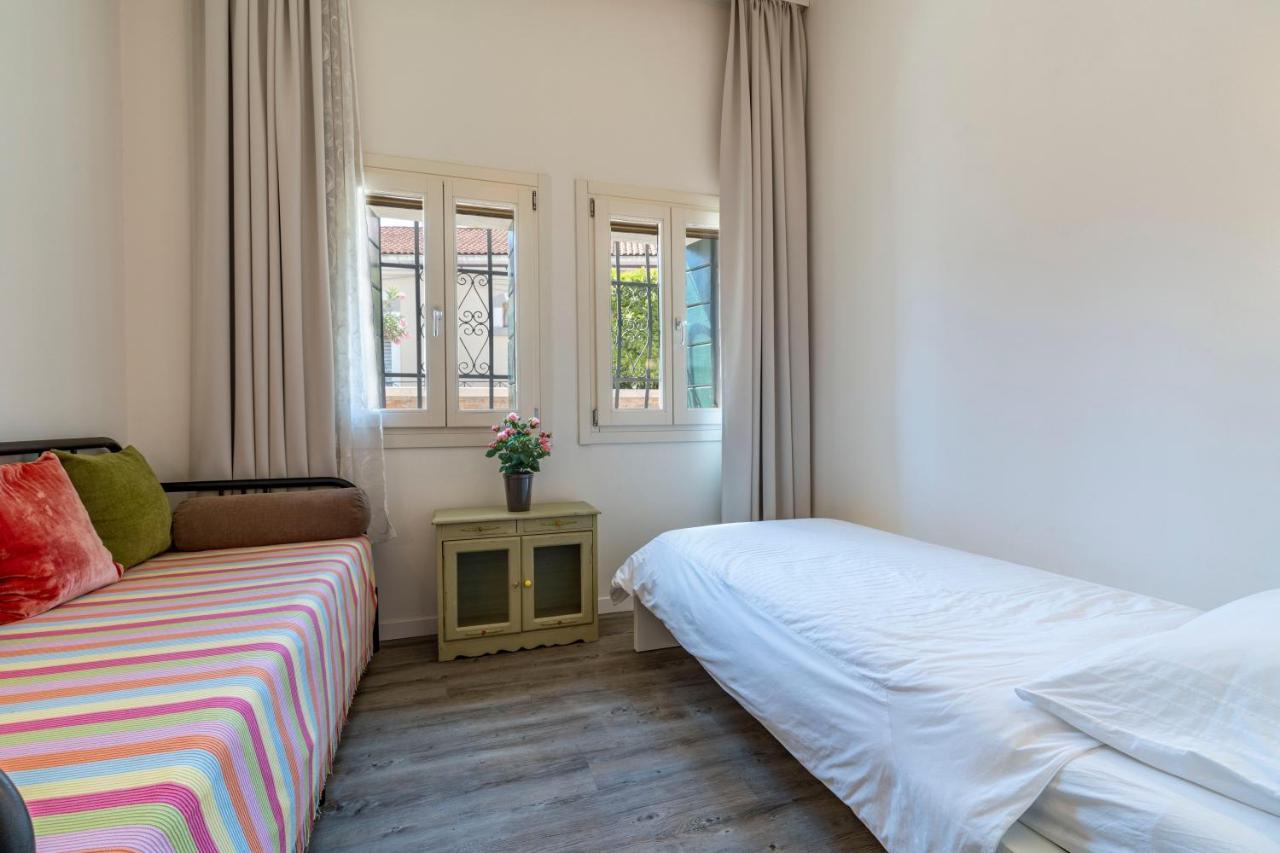 Snug With Private Courtyard M0270422677 Apartment