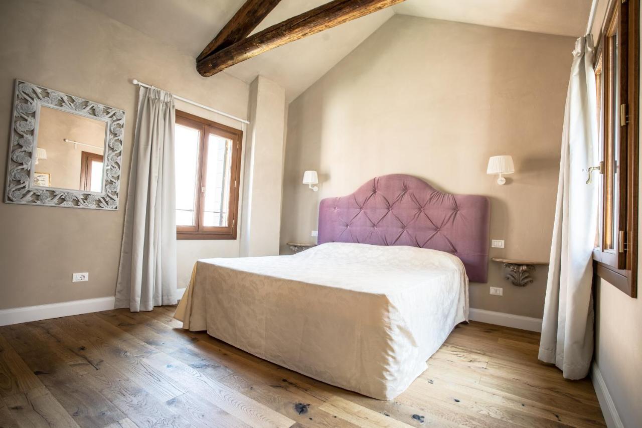 Apartment Casa Virginia Direct At The Canal Cannaregio With Own Roof Terrace