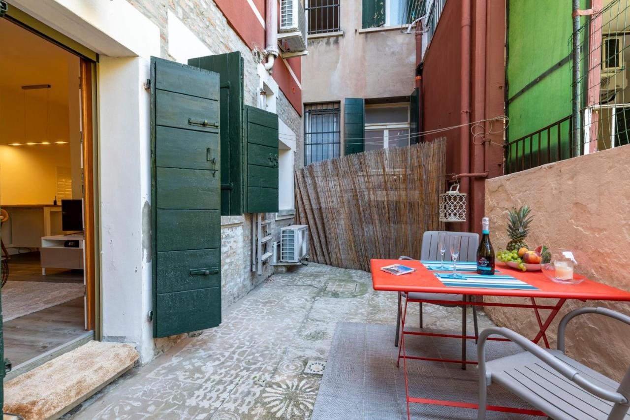 Snug With Private Courtyard M0270422677 Venice