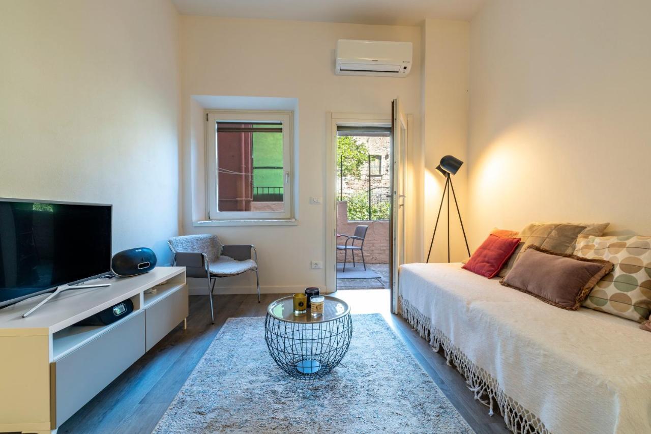 Snug With Private Courtyard M0270422677 Apartment