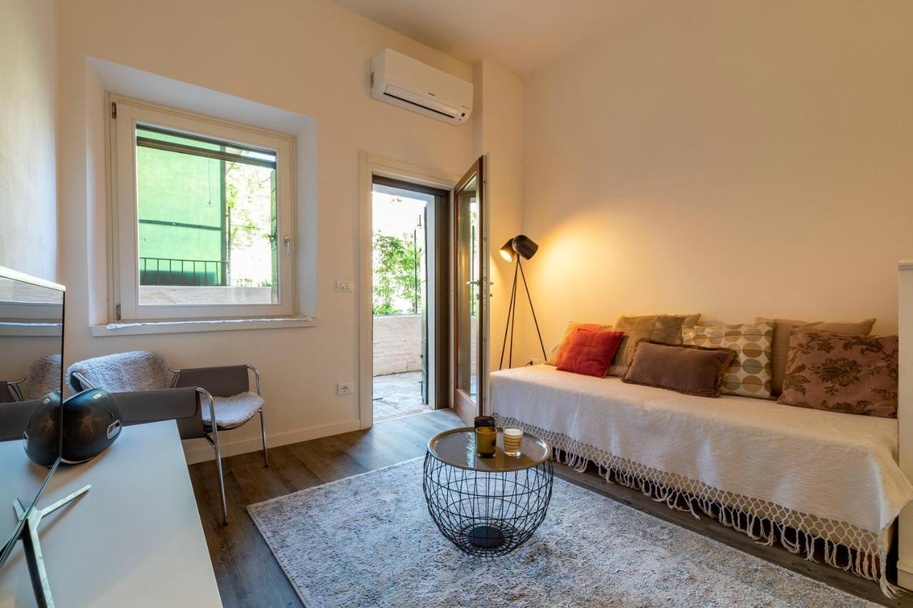 Apartment Snug With Private Courtyard M0270422677