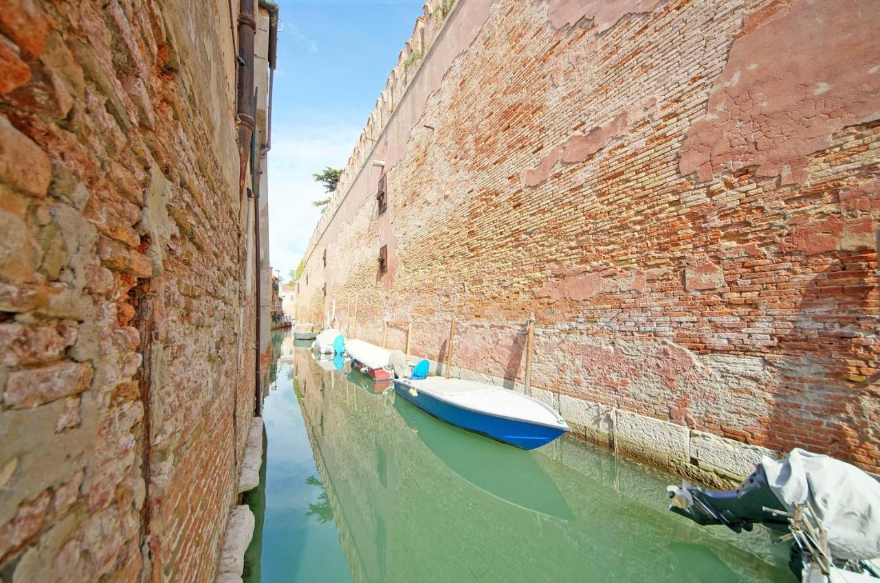 Dolcevita N 495 Biennale Venedig