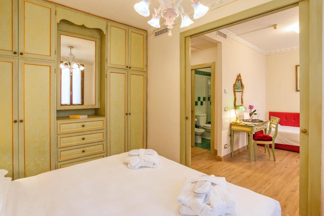 La Fenice Et Des Artistes Venetië