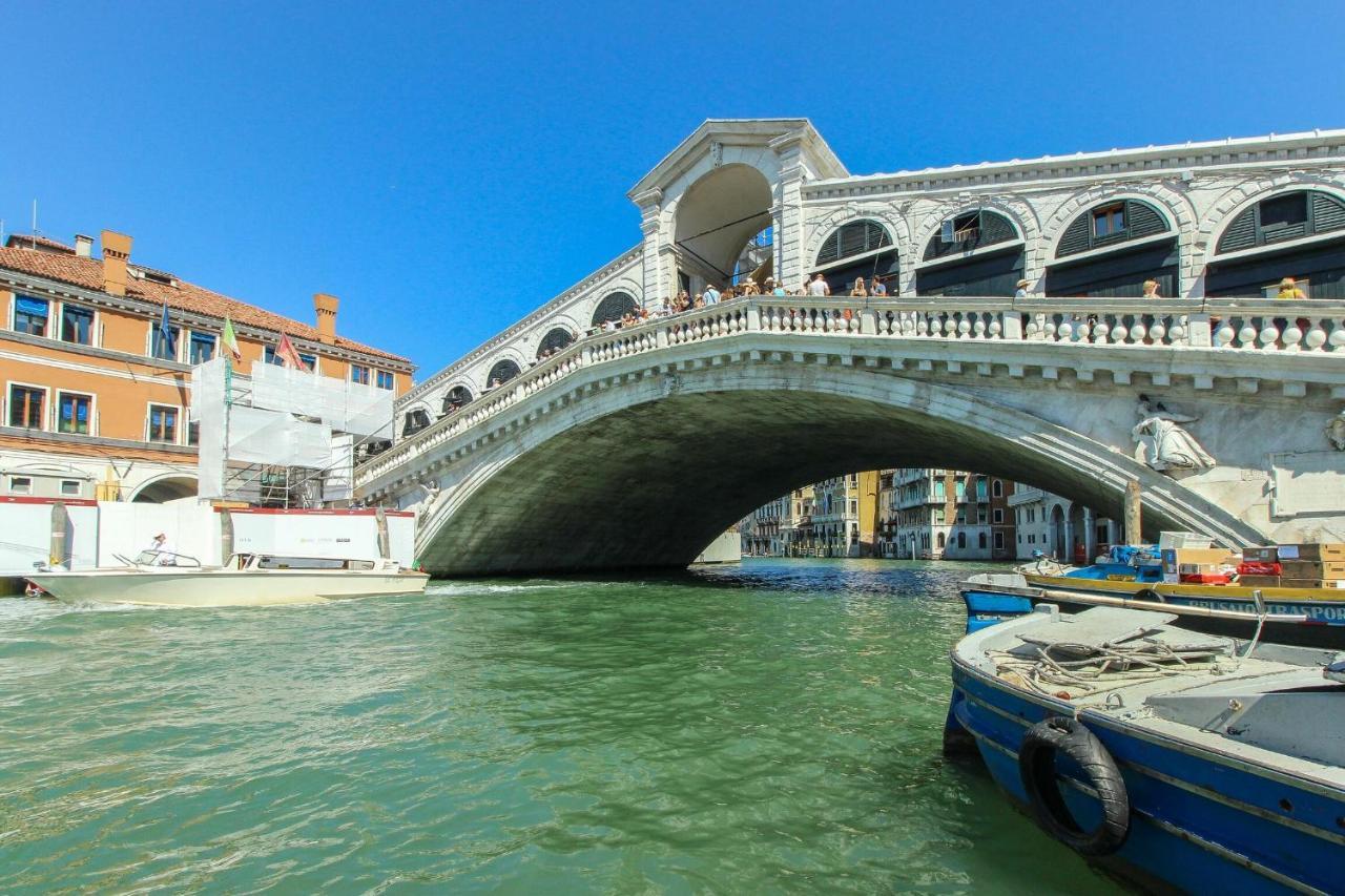 Santi Apostoli By Halldis Venedig