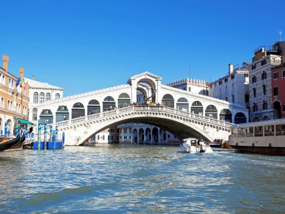 Quiet And Comfort In The Heart Of * Venezia