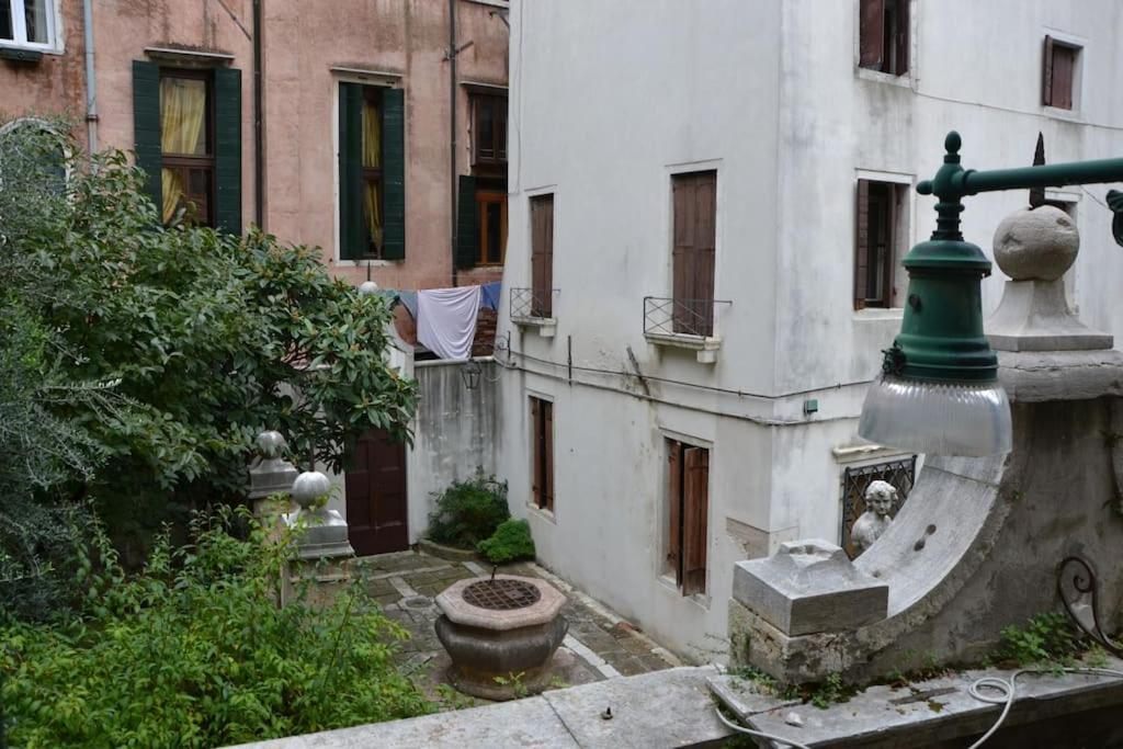 Quiet And Comfort In The Heart Of Venezia