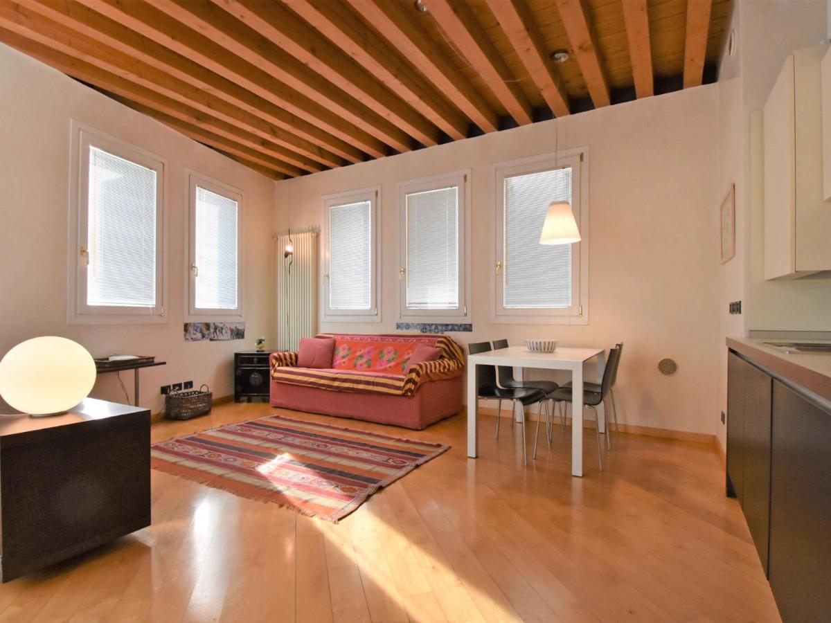Iris By Interhome Venice