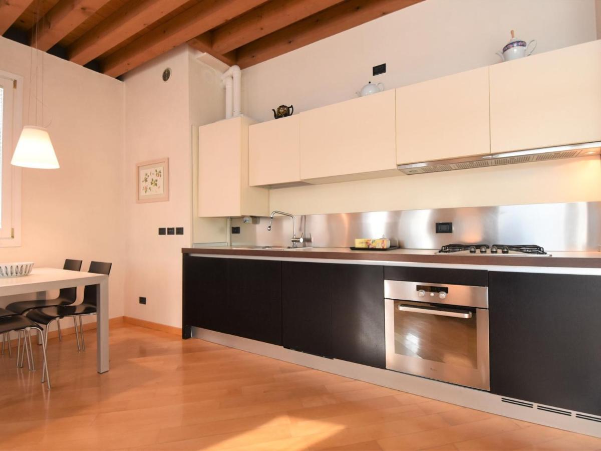 Iris By Interhome Venice