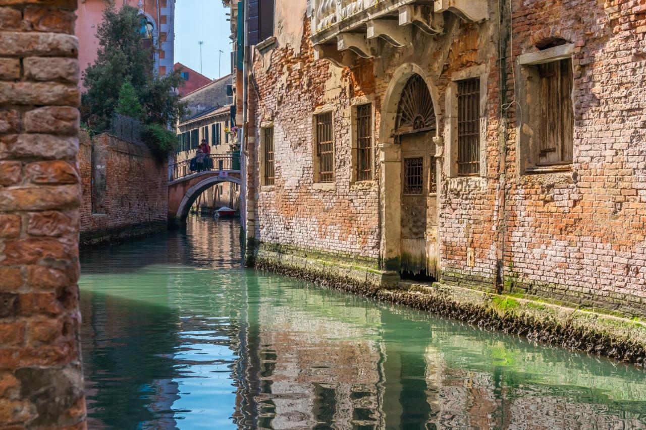 Ramo Del Teatro Canal View * Venise